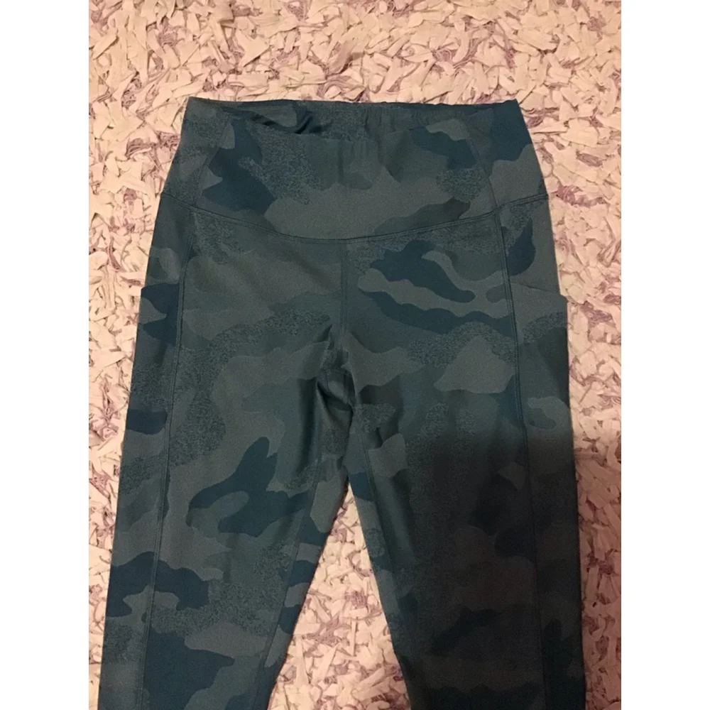 Women's The North Face Teal Camo Leggings XL Like NEW - Picture 3 of 12